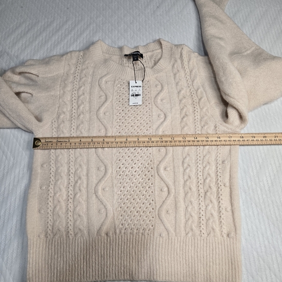 Express NWT Cable Knit Puff Sleeve Cream Sweater Size Small - Picture 9 of 12